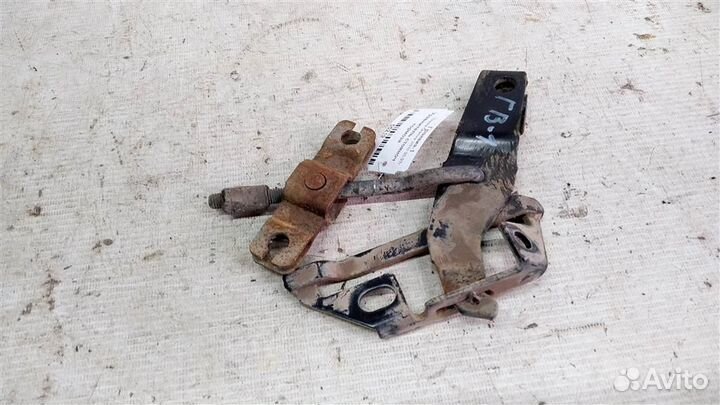 Уравнитель стояночного тормоза Toyota Granvia KCH