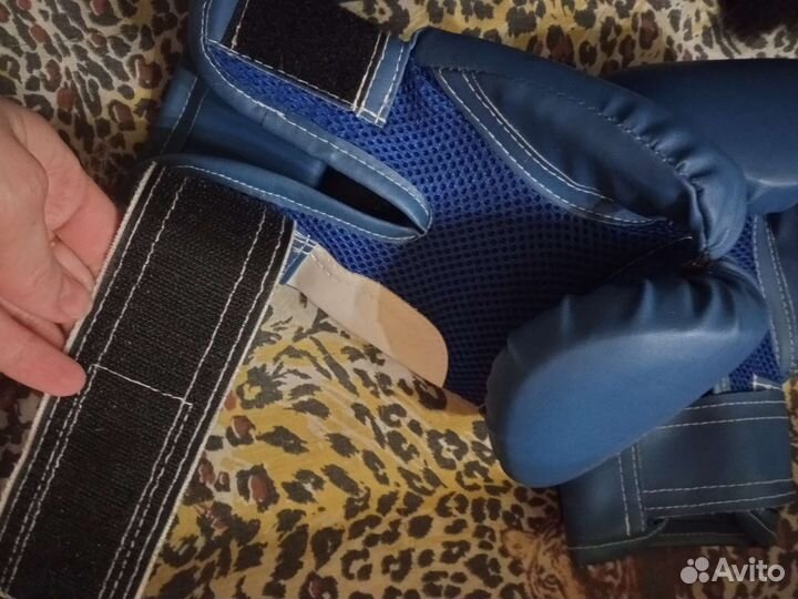 Боксерские перчатки