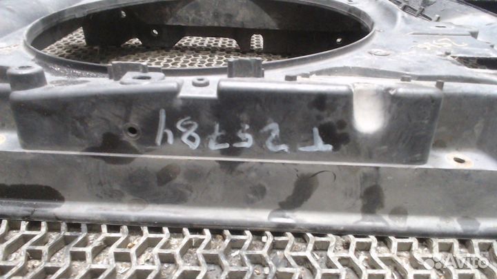 Кожух вентилятора радиатора Peugeot 3008, 2010