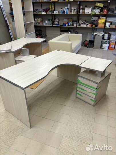 Стол офисный