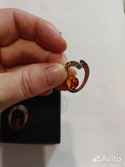 Серебряные серьги с янтарем