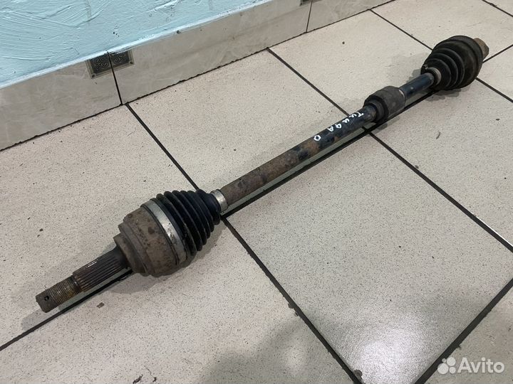 Привод передний правый Nissan tiida C11