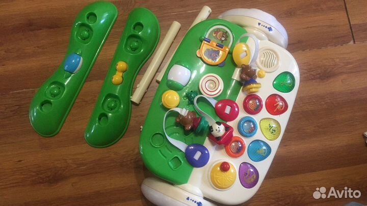 Гимнастический центр и мобиль на кроватку Chicco