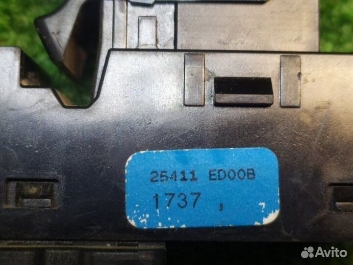 Кнопка стеклоподъемника задняя правая Nissan Note