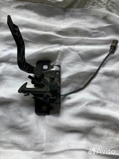 Замок капота Renault