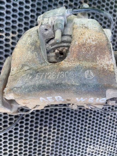 Тормозной суппорт Mercedes-Benz W210 передний левы