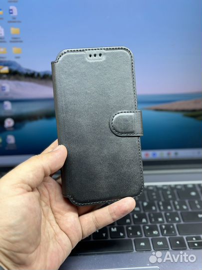 Чехол на iPhone 13