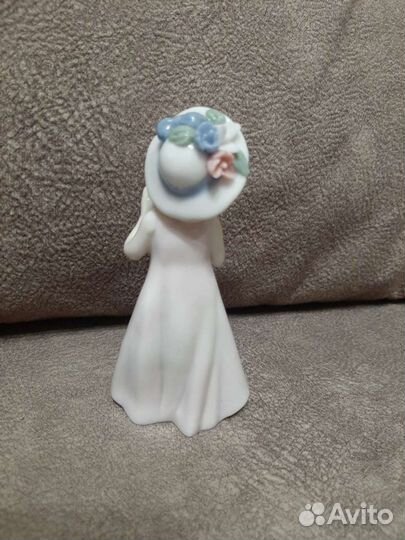 Статуэтка дама в шляпе, Италия