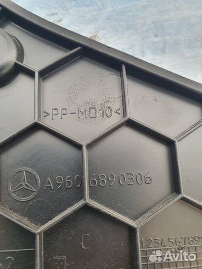 Пластик передний Mercedes-Benz Actros тягач 471900