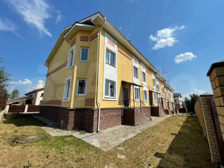 Таунхаус 230 м² на участке 2 сот.