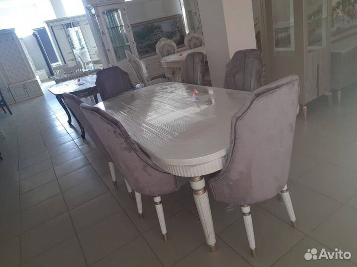 Столы и стулья