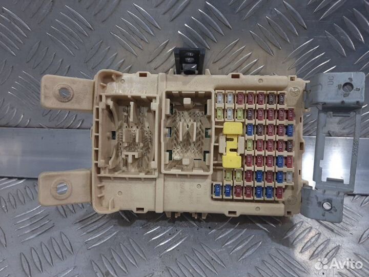 Блок предохранителей салонный Kia Rio FB