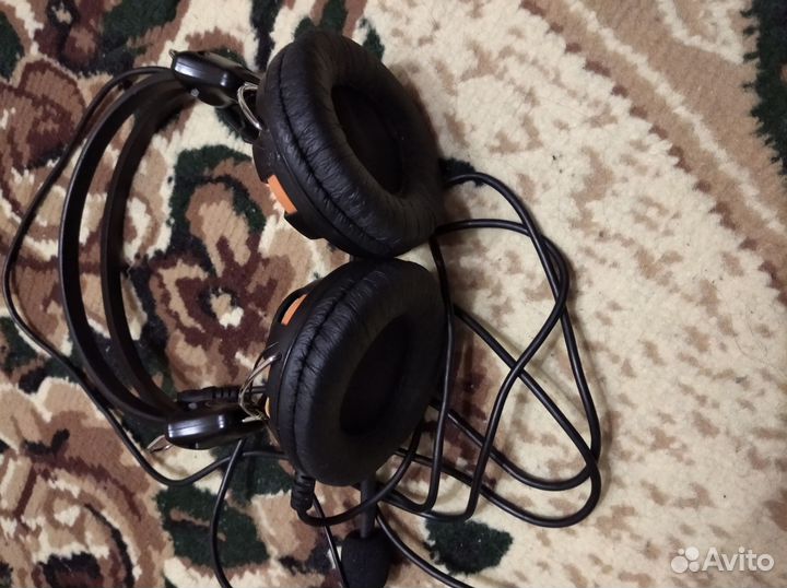 Наушники с микрофоном