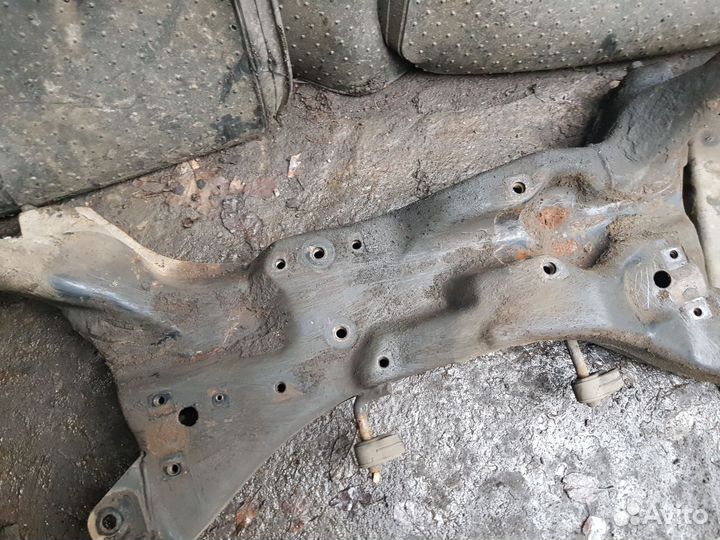 Подрамник передний Mitsubishi Lancer 9 2004г