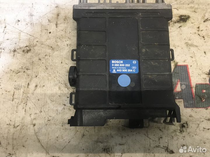 Блок управления двигателем Audi 100