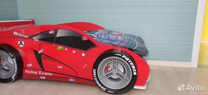 Детская кровать машина