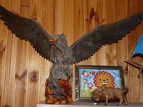 Статуэтка из дерева большой орел