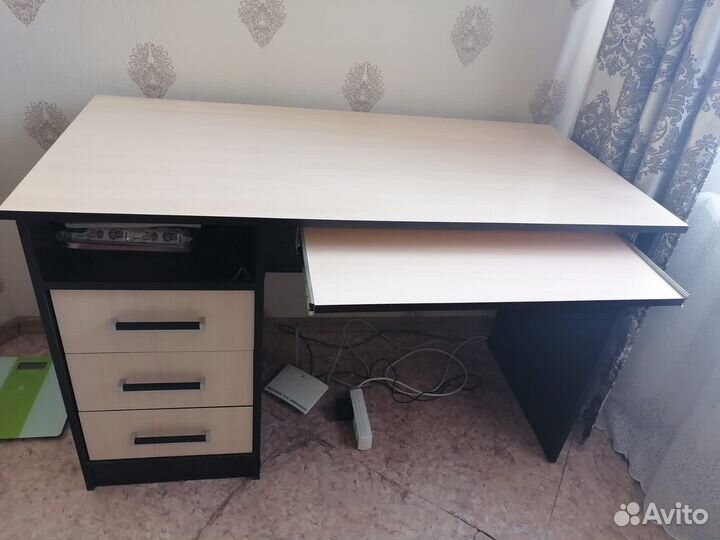 Стол компьютерный