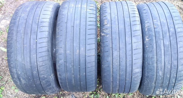 Michelin Pilot Sport 4 235/45 R17 97Y