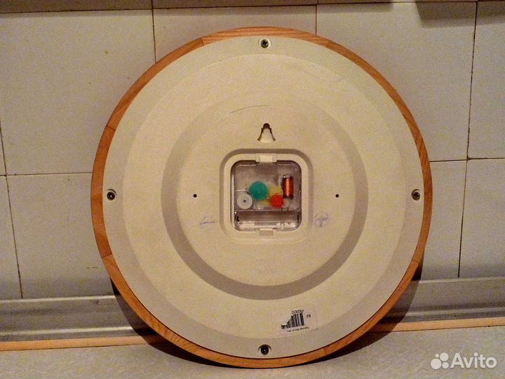 Часы электронные настенные в деревянном корпусе