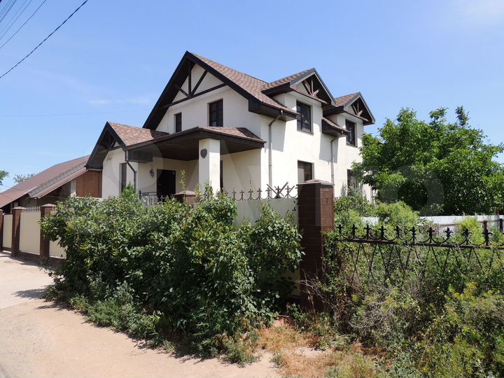 Дом 243 м² на участке 8 сот.