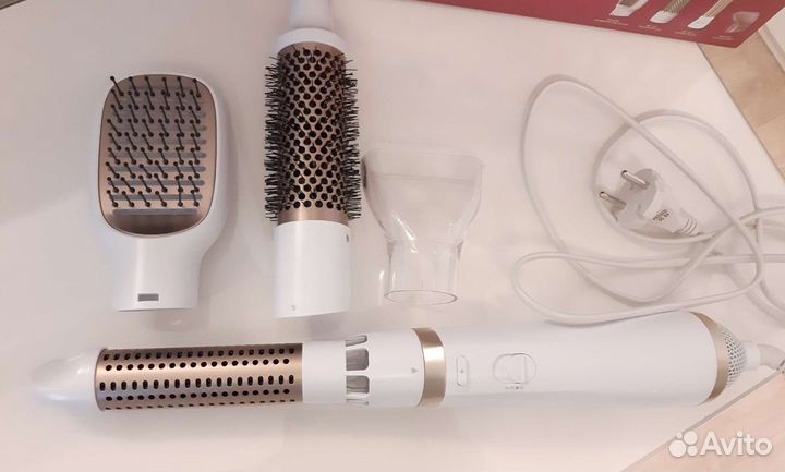 Фен-щетка Philips HP8663/00 Essential Care