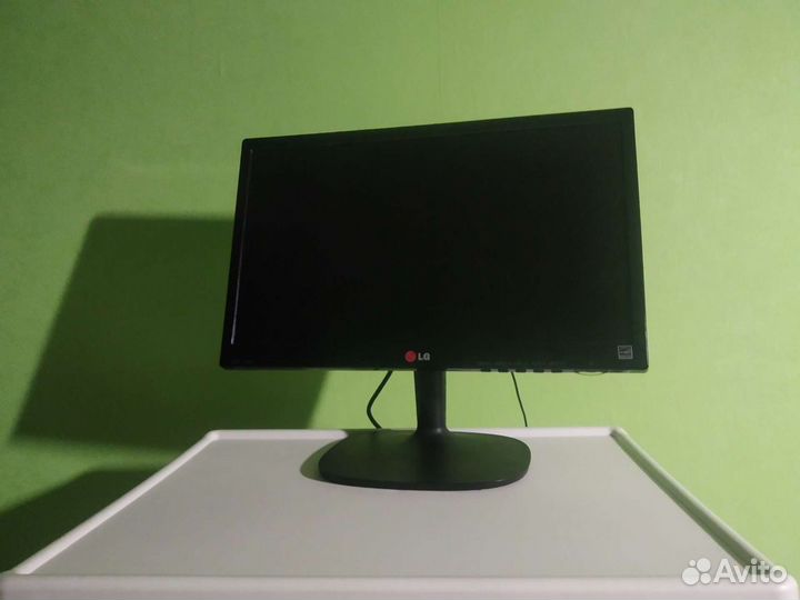 Монитор LG 19M35 19