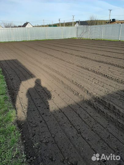 Вспашка земли минитрактором