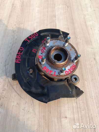 Кулак передний правый Chevrolet Aveo T300 F16D4