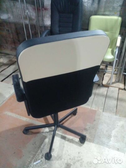 Компьютерное кресло IKEA с режимом качения