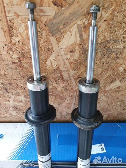 Амортизатор Mercedes ml w164 A1643200130 2 шт