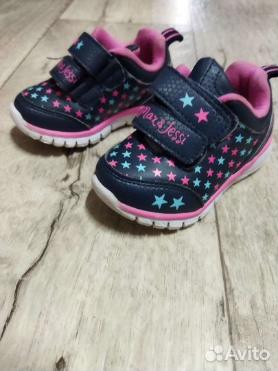 Кроссовки для девочки 20р