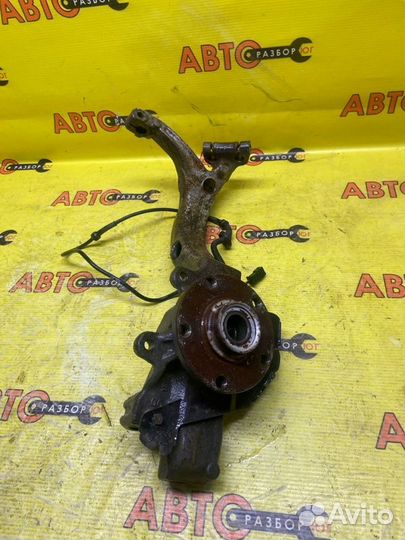 Поворотный кулак передний правый Volkswagen Passat