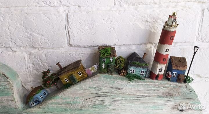 Вешалка ключница. Кит с домиками