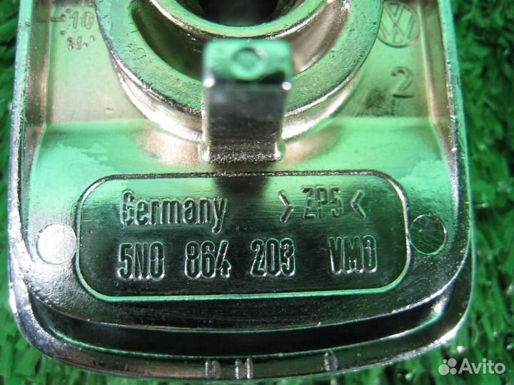 Крючок багажника volkswagen Tiguan (5N1) 2011