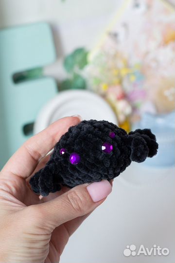 Брелок для ключей Паук черный вязаный 9см