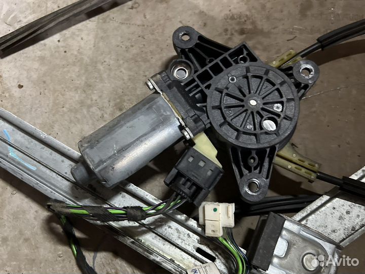 Стеклоподъемник перелний левый Mercedes Vito W639