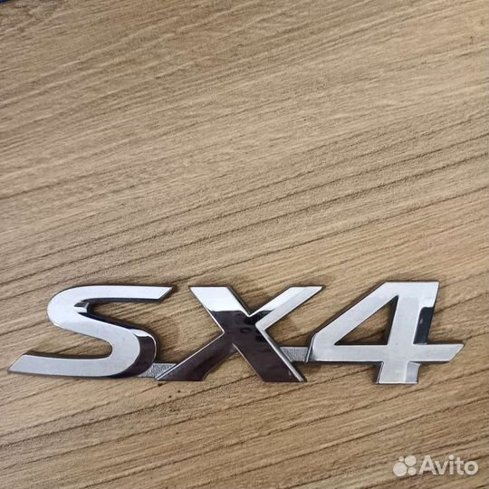 Значок Suzuki SX4