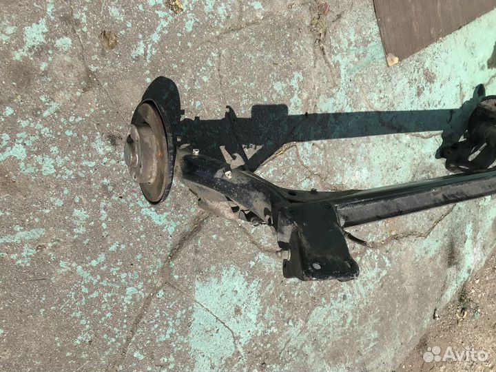 Шкода Рапид 2015г задняя балка