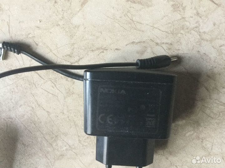 Зарядные устройства для мобильных (из комплекта)