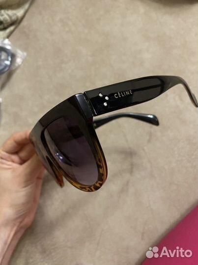 Очки солнцезащитные стильные