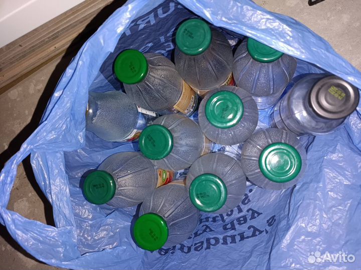 Стеклянные бутылки с крышкой