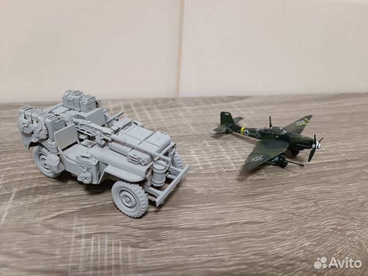 Модели машин и оловянные солдатики