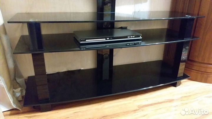 Стеклянная тумба под телевизор