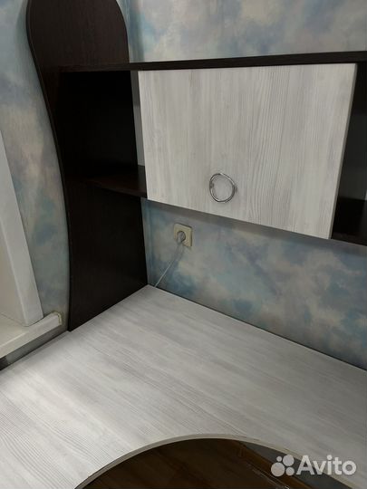 Уголок школьника б/у, стол угловой