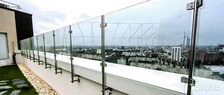 Стеклянное ограждение лестницы