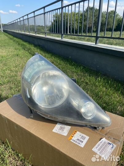 Фара Honda Fit