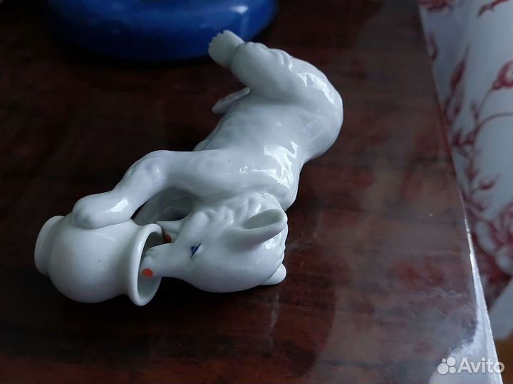 Медвежонок С крынкой. сысерть. фарфор. СССР