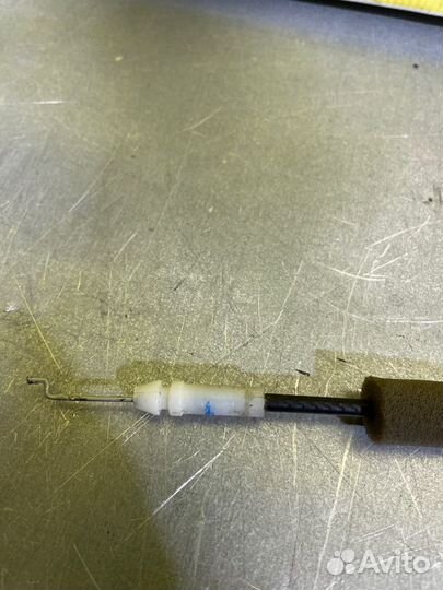 Тросик замка двери задний левый Nissan Patrol Y62