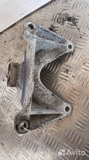 Кронштейн автоматической коробки передач бмв